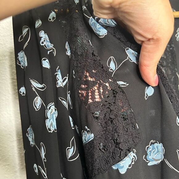 Torrid Women’s Blue Floral V Neck Hi Low Tunic Top Size 2 (2X) - Picture 6 of 8